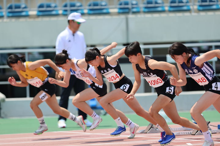 [무안=뉴시스] 전남체육중 정해진(오른쪽 두번째) 200m 경기. (사진 = 전남체육회 제공). 2024.06.20. photo@newsis.com *재판매 및 DB 금지