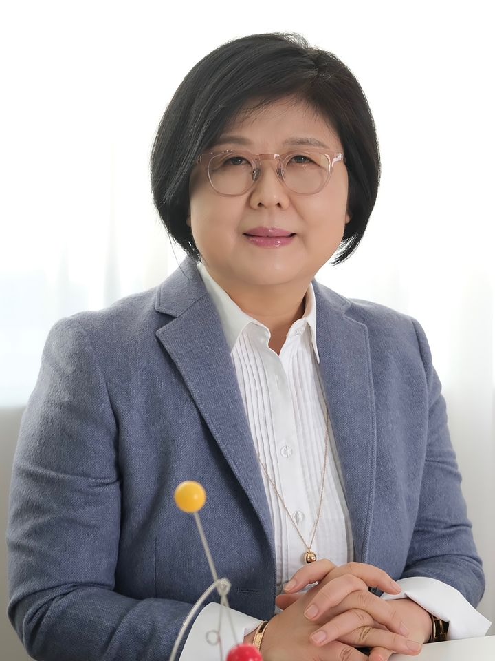 [서울=뉴시스] 사진은 제21대 숙명여대 총장으로 선임된 문시연(59) 프랑스언어·문화학과 교수. (사진=숙명학원 제공) 2024.06.20.&nbsp; *재판매 및 DB 금지