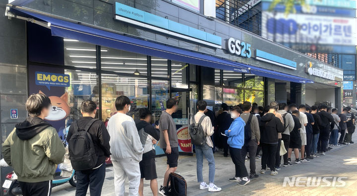 [서울=뉴시스]GS리테일이 운영하는 편의점 GS25가 넥슨의 인기 모바일 게임 '블루 아카이브'와 협업해 선보인 빵 6종이 판매량 200만개를 넘어섰다고 21일 밝혔다.2024.06.21.(사진=GS리테일 제공)photo@newsis.com