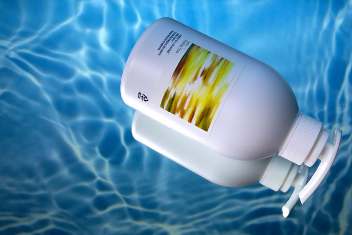 [창녕=뉴시스] 경남 창녕군 부곡면 ㈜그레이잇이 한국콜마와의 협업으로 만든 화장품 '78도씨' 바디워시와 로션. (사진=㈜그레이잇 제공) 2024.06.22. photo@newsis.com *재판매 및 DB 금지