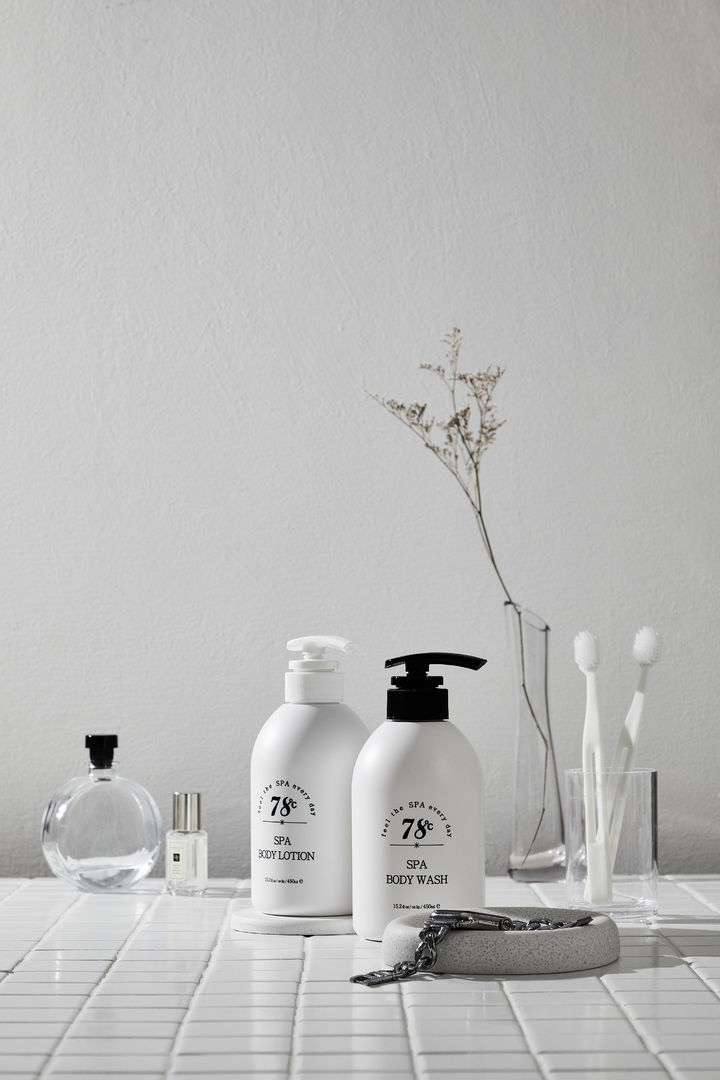 [창녕=뉴시스] 경남 창녕군 부곡면 ㈜그레이잇이 한국콜마와의 협업으로 만든 화장품 '78도씨' 바디워시와 로션. (사진=㈜그레이잇 제공) 2024.06.22. photo@newsis.com *재판매 및 DB 금지