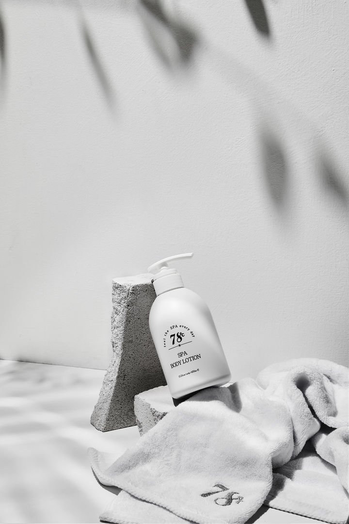 [창녕=뉴시스] 경남 창녕군 부곡면 ㈜그레이잇이 한국콜마와의 협업으로 만든 화장품 '78도씨' 바디로션. (사진=㈜그레이잇 제공) 2024.06.22. photo@newsis.com *재판매 및 DB 금지