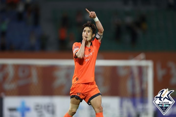 [서울=뉴시스] 프로축구 K리그1 강원FC에서 활약한 한국영. (사진=한국프로축구연맹 제공) *재판매 및 DB 금지