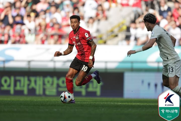 [서울=뉴시스] 프로축구 K리그1 FC서울의 제시 린가드가 지난달 19일 서울월드컵경기장에서 열린 대구FC와의 13라운드 경기에서 드리블을 하고 있다. (사진=한국프로축구연맹 제공) 2024.05.19. *재판매 및 DB 금지