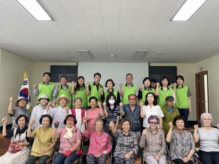 [양산=뉴시스] 1인 가구를 위한 정서 지원 애지중지 반려식물 동거사업을 진행하고 있다. (사진=양산시 제공) 2024.06.21. photo@newsis.com *재판매 및 DB 금지