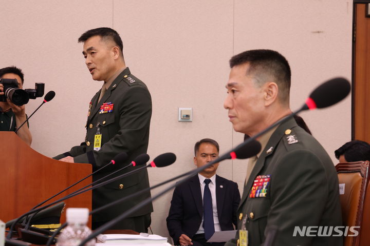 [서울=뉴시스] 고승민 기자 = 박정훈 전 해병대 수사단장이 21일 서울 여의도 국회에서 열린 제3차 법제사법위원회 전체회의, 순직 해병 수사 방해 및 사건 은폐 등의 진상규명을 위한 특별검사의 임명 등에 관한 법률안 관련 입법청문회에서  발언하고 있다. 2024.06.21. kkssmm99@newsis.com