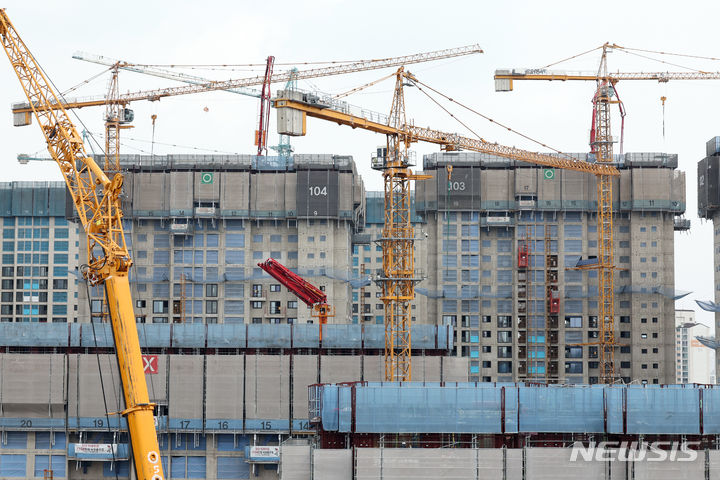 새해 압구정·성수·여의도 '대어급' 정비사업 수주전 격돌 예고