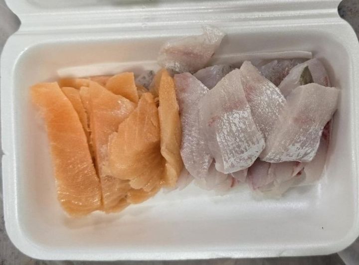 [서울=뉴시스] 부산 자갈치시장에서 냉동 연어와 잿방어 소(小)짜를 샀는데 10만원을 지불했다며 "바가지 당했다"는 글이 올라왔다(사진= 보배드림 갈무리) *재판매 및 DB 금지