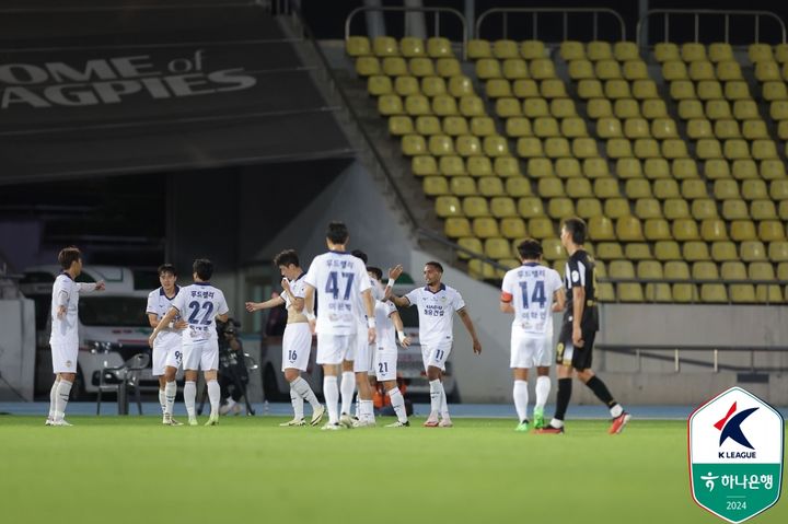 [서울=뉴시스]K리그2 충남아산 주닝요 원맨쇼. (사진=프로축구연맹 제공)