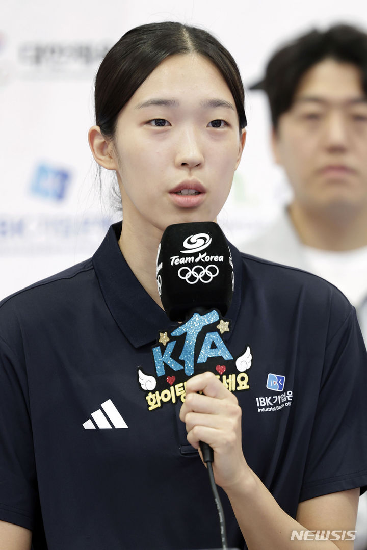 [진천=뉴시스] 최동준 기자 = 2024 파리올림픽 태권도 국가대표 김유진이 25일 충북 진천선수촌에서 열린 미디어데이에서 각오를 밝히고 있다. 2024.06.25. photocdj@newsis.com