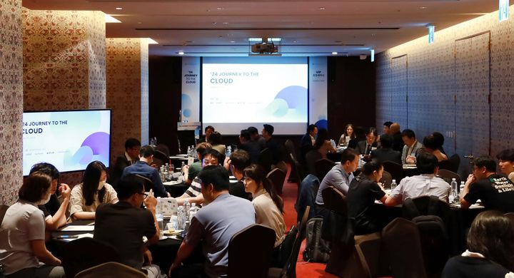 신세계아이앤씨가 클라우드 세미나 ‘저니 투 더 클라우드’ (JOURNEY to the CLOUD)를 열고, AX (AI Experience) 시대 클라우드 최적화 전략을 소개했다(사진=신세계아이앤씨 제공) *재판매 및 DB 금지