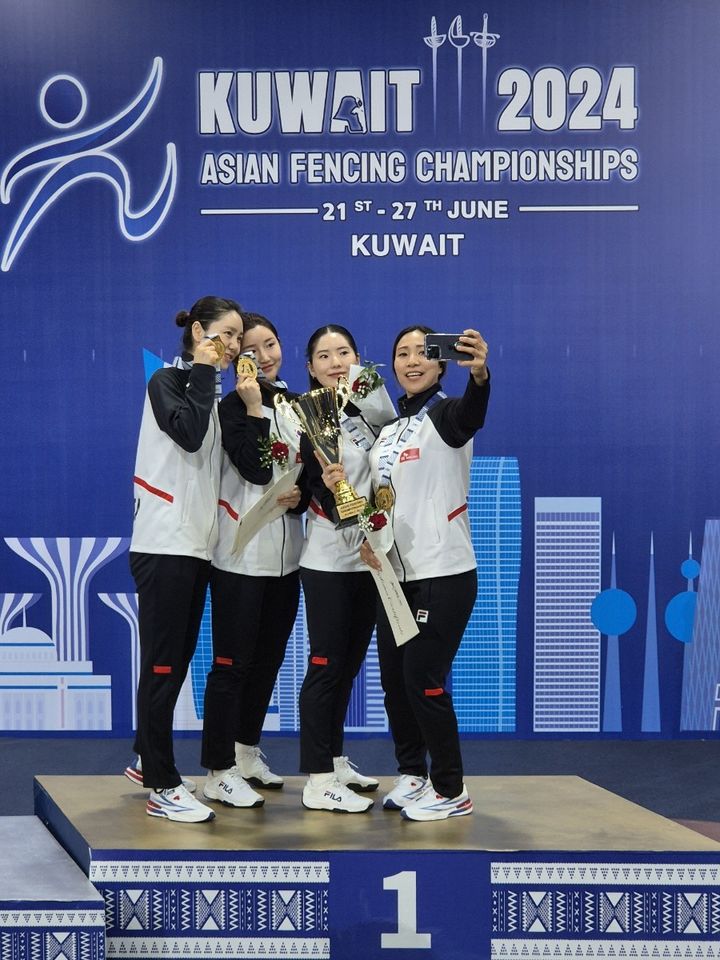여자 에페 대표팀이 25일(현지시각) 쿠웨이트의 쿠웨이트시티에서 열린 2024 아시아펜싱선수권대회 단체전에서 우승했다. (사진=대한펜싱협회 제공) *재판매 및 DB 금지