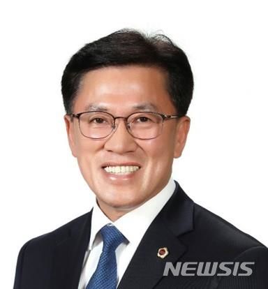 [전주=뉴시스] 이명연 자치분권포럼 이사장(제12대 전북특별자치도의회 후반기 제1부의장). *재판매 및 DB 금지