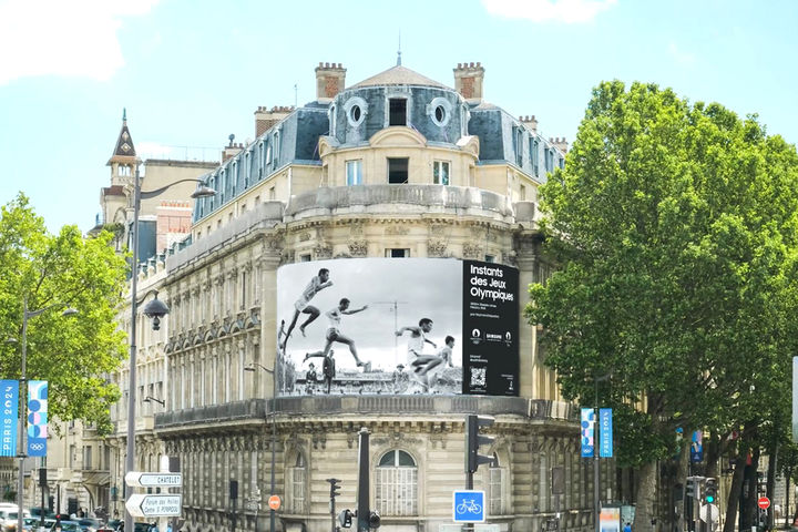삼성전자는 프랑스 파리시와 협업해 갤럭시 S24 울트라로 촬영한 올림픽 사진을 소개하는 '2024 파리 올림픽 아트 캠페인'을 27일부터 파리에서 선보인다. 사진은 삼성전자가 프랑스 파리 콩코르드 다리(Pont de la Concorde)에서 운영중인 옥외 광고. (사진=삼성전자 제공) *재판매 및 DB 금지