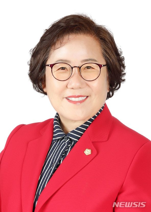 제9대 남해군의회 의장에 여성최초 정영란 의원 당선