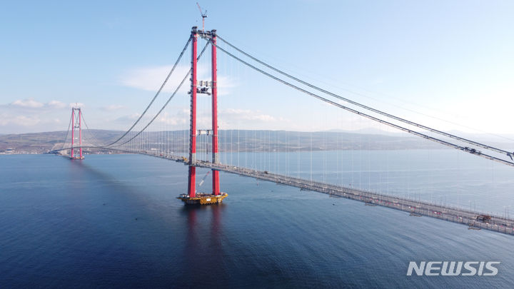 [서울=뉴시스] 튀르키예 차나칼레대교 전경. (사진=DL이앤씨 제공)