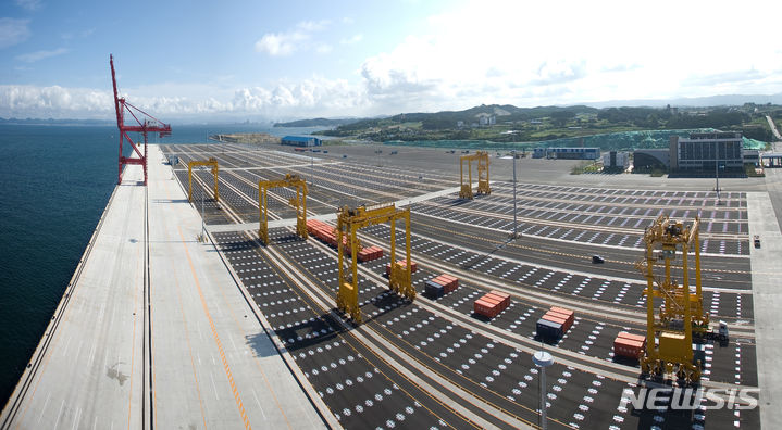 [서울=뉴시스] 포항영일신항만. (사진=DL이앤씨 제공)