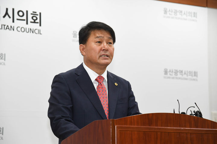 [울산=뉴시스] 박수지 기자 = 이성룡 울산시의회 의원. (사진=시의회 제공) photo@newsis.com *재판매 및 DB 금지