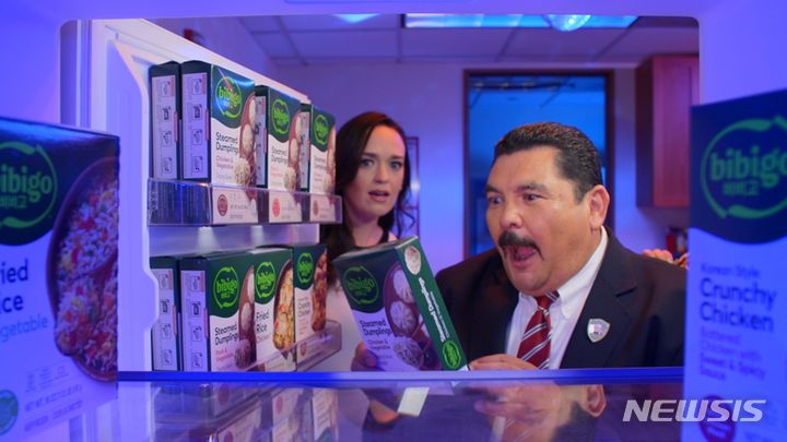 [서울=뉴시스] CJ제일제당의 '비비고 찐만두'가 미국 지상파 ABC 채널의 간판 토크쇼 '지미 키멜 라이브!(Jimmy Kimmel Live!)'에서 소개됐다. (사진= CJ제일제당 제공)&nbsp;&nbsp;&nbsp; 