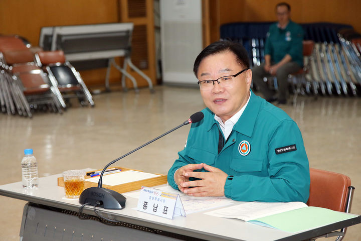 [창원=뉴시스] 강경국 기자 = 28일 경남 창원시청 시민홀에서 2분기 통합방위협의회가 개최된 가운데 홍남표 시장이 회의를 주재하고 있다. (사진=창원시청 제공). 2024.06.28. photo@newsis.com *재판매 및 DB 금지