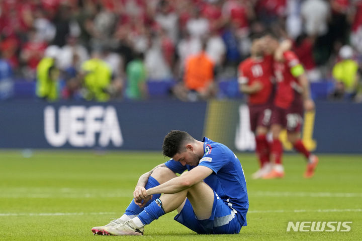 [베를린=AP/뉴시스]디펜딩 챔피언 이탈리아, 스위스에 져 16강 탈락. 2024.06.29.