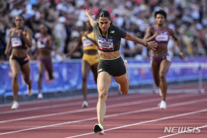 [유진=AP/뉴시스]미국 여자 육상 400m 허들 간판 매클로플린. 2024.06.30.