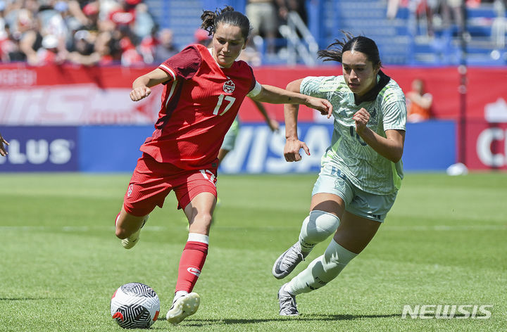 [몬트리올=AP/뉴시스] 캐나다 올림픽 여자 축구대표팀의 제시 플레밍(왼쪽). 2024. 07.24. 