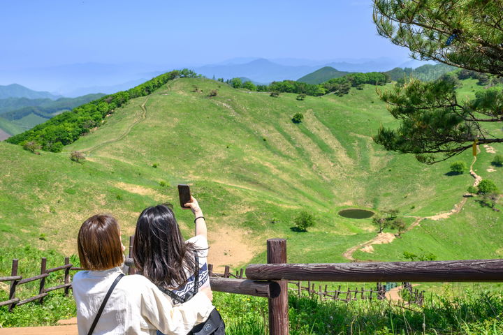 민둥산 돌리네. *재판매 및 DB 금지