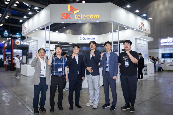 SK텔레콤은 향후 무선과 위성통신의 보안성을 높이기 위한 양자암호통신 시스템 개발 국책 과제를 컨소시엄 형태로 수주해 본격적인 개발에 착수했다고 2일 밝혔다.(사진=SKT) *재판매 및 DB 금지