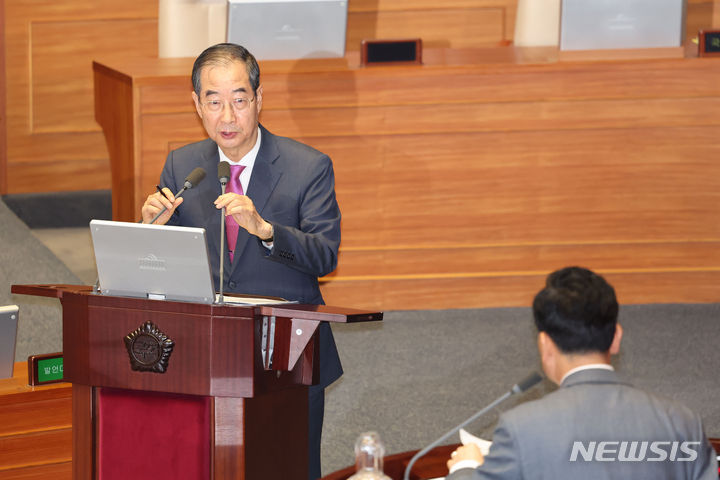 [서울=뉴시스] 권창회 기자 = 한덕수 국무총리가 2일 오후 서울 여의도 국회에서 열린 제415회국회(임시회) 제4차 본회의 정치·외교·통일·안보 분야 대정부질문에서 김승수 의원의 질의에 답하고 있다. 2024.07.02. kch0523@newsis.com