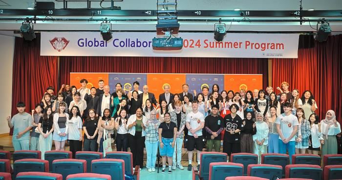 [서울=뉴시스] 경희의 대표적 국제 협력 프로그램인 Global Collaborative 2024 Summer Program이 지난 1일 청운관 B117에서 개최되는 입학식을 통해 본격 시작됐다.&nbsp; (사진=경희대 제공) *재판매 및 DB 금지