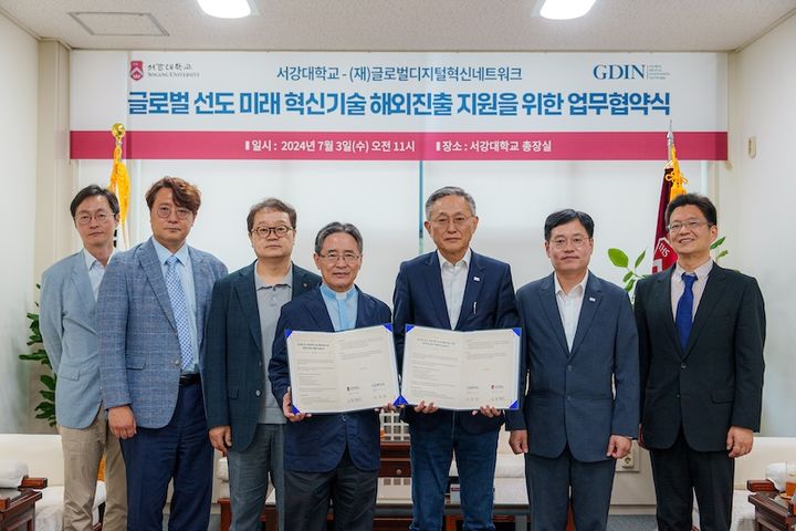 [서울=뉴시스] (왼쪽부터) 서강대학교 이규태 창업지원부단장, 신관우 창업지원단장, 송태경 대외부총장, 심종혁 총장, GDIN 김종갑 대표이사, 장석진 사업본부장, 김병수 사업개발팀장 (사진=서강대 제공) *재판매 및 DB 금지