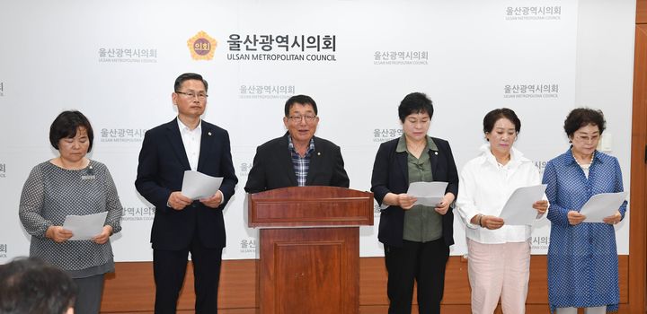 [울산=뉴시스] 박수지 기자 = 국민의힘 울산 북구 의정회가 3일 시의회 프레스센터에서 기자회견을 열고 KTX이음 정차역에 대한 기자회견을 진행 중이다. (사진=시의회 제공) 2024.07.03. photo@newsis.com *재판매 및 DB 금지