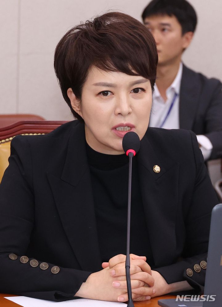 [서울=뉴시스] 김은혜 국민의힘 의원이 지난 7월3일 오후 서울 여의도 국회에서 열린 국토교통위원회 전체회의에서 인사말을 하고 있다. 2024.10.07. (사진=뉴시스 DB) photo@newsis.com