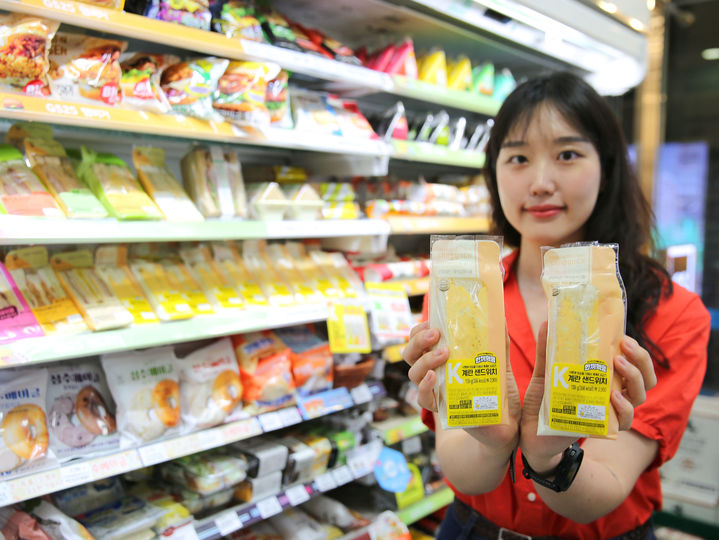 [서울=뉴시스] GS리테일이 운영하는 편의점 GS25가 올해 먹거리 슬로건 '한끼 혁명' 3탄 상품으로 샌드위치 3종을 출시한다고 4일 밝혔다. (사진=GS리테일 제공) *재판매 및 DB 금지