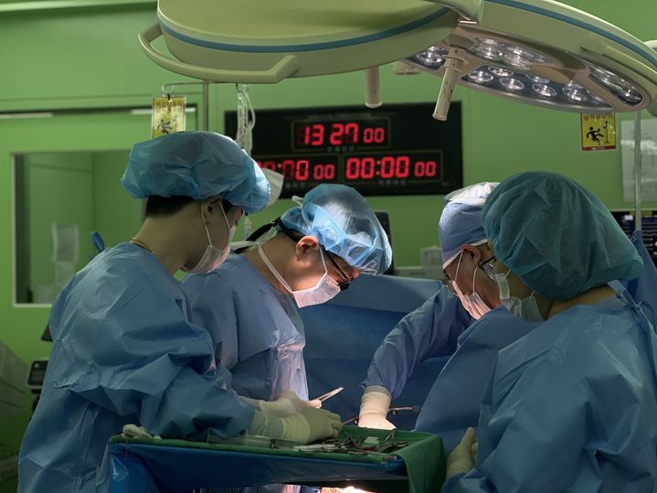 [부산=뉴시스] 부산 온종합병원 소화기암수술센터 김건국 센터장은 지난달 14일 췌장암 근치를 목표로 A씨에 대해 애플비(Appleby) 수술 및 근치적 전방향 췌비장 절제술(RAMPS)을 성공적으로 시행했다. (사진=부산 온종합병원 제공) 2024.07.04. photo@newsis.com *재판매 및 DB 금지