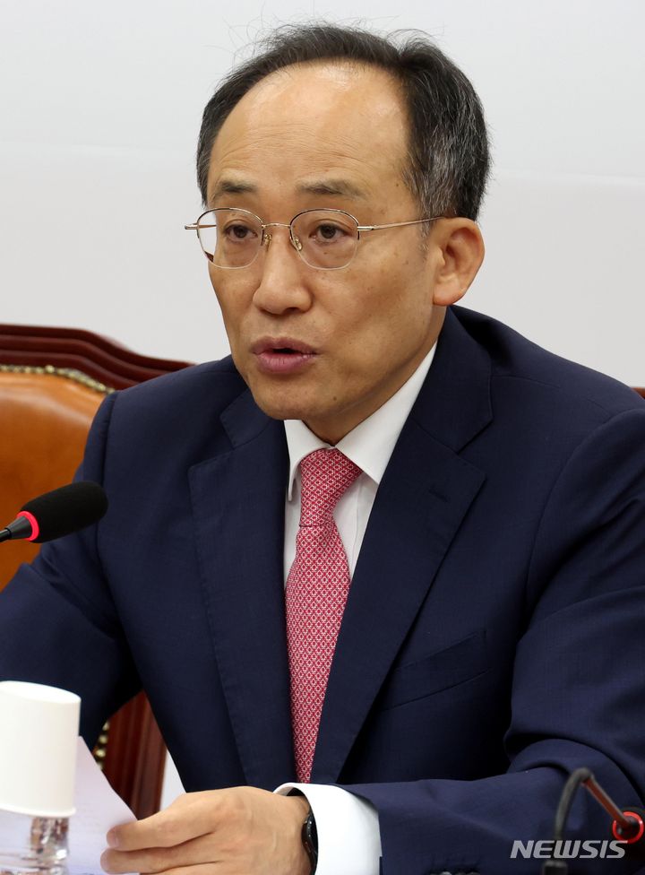 [서울=뉴시스] 조성봉 기자= 추경호 국민의힘 원내대표가 4일 오전 서울 여의도 국회에서 열린 비상대책위원회의에서 발언하고 있다. 2024.07.04. suncho21@newsis.com