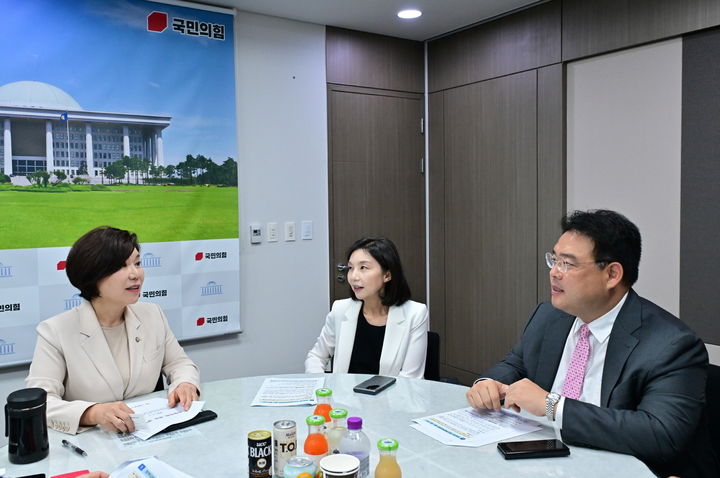 [서울=뉴시스]최호정 의장, 이성배 서울시의회 대표의원 행안위 간사 조은희 의원과 면담. 2024.07.05. (사진=서울시의회 제공) *재판매 및 DB 금지