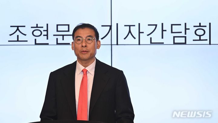 [서울=뉴시스] 고범준 기자 = 효성가(家) 차남 조현문 전 효성 부사장이 5일 오전 서울 강남구 스파크플러스 코엑스점에서 열린 아버지 고(故) 조석래 효성그룹 명예회장의 유산 상속 관련 기자간담회에서 발언을 하고 있다. (공동취재) 2024.07.05. photo@newsis.com