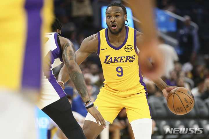 [샌프랜시스코=AP/뉴시스] 미국프로농구(NBA) LA 레이커스의 브로니 제임스. 2024.07.06.