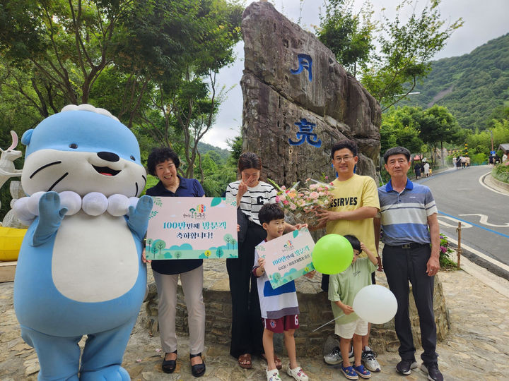 [진주=뉴시스]진주시, 월아산 숲속의 진주 누적방문객 100만명 돌파. *재판매 및 DB 금지