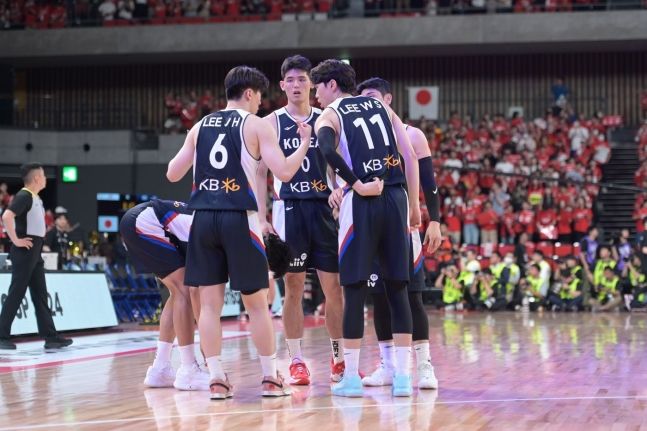 [서울=뉴시스] 7일 일본과의 원정 평가전에 출전한 한국 남자 농구 대표팀. (사진=일본농구협회 제공) *재판매 및 DB 금지