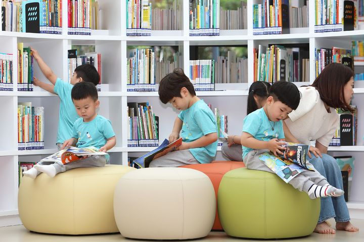 [인제=뉴시스] 8일 인제군은 지난해 6월 인제읍 상동리 일원에 개관한 인제 기적의도서관이 올해 상반기까지 누적 방문객 수 10만6729명을 기록했다고 밝혔다. 인제군 제공 *재판매 및 DB 금지