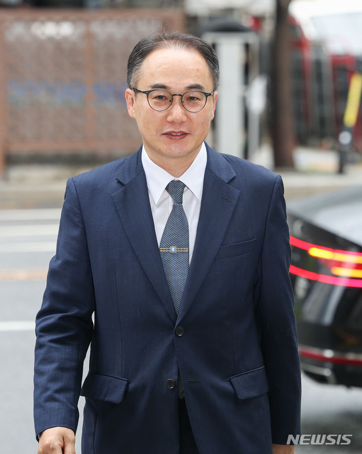 [서울=뉴시스] 정병혁 기자 = 이원석 검찰총장이 지난 8일 서울 강남구 한국통신사업자연합회에서 열린 전기통신금융사기 피해예방 및 근절을 위한 대검찰청-통신사업자연합회 간담회에 참석하고 있다.(공동취재) 2024.07.08. photo@newsis.com
