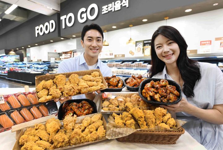 홈플러스, '당당치킨' 시리즈 2주년 맞아 치킨 신메뉴 2종 출시 (사진=홈플러스 제공) *재판매 및 DB 금지