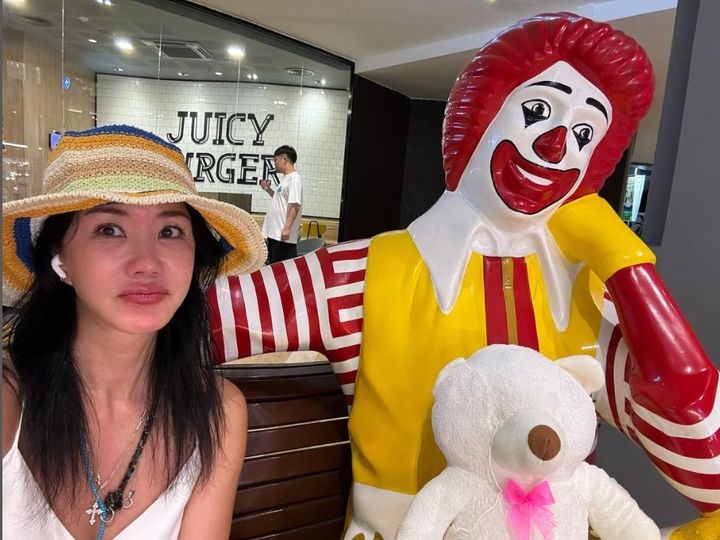 [서울=뉴시스] 가수 겸 배우 엄정화가 일상을 공개했다. (사진=엄정화 인스타그램 캡처) 2024.07.09. photo@newsis.com *재판매 및 DB 금지