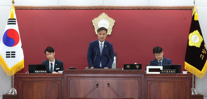 8일 열린 고창군의회의 제9대 후반기 첫 임시회, 조민규 의장이 회의를 진행 하고 있다. *재판매 및 DB 금지