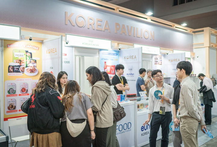 말레이시아 식품박람회 한국관 현장 수출 상담 모습. (사진=aT 제공) photo@newsis.com *재판매 및 DB 금지