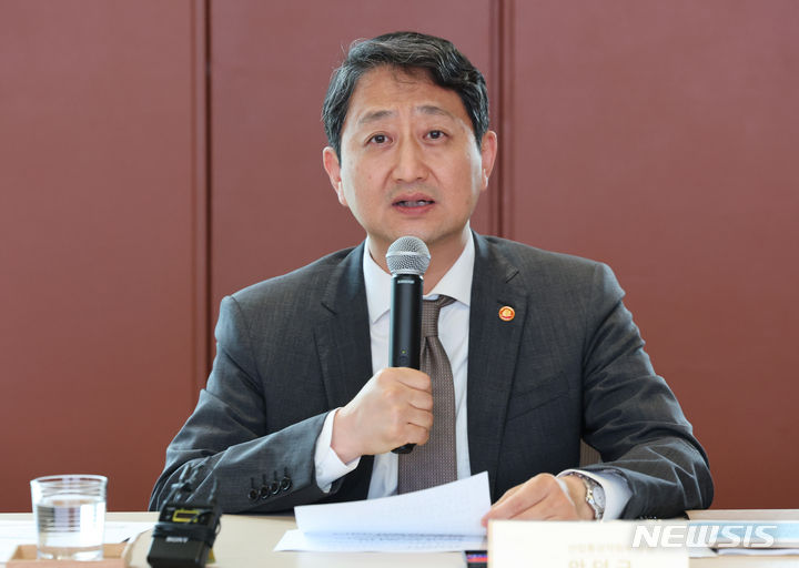 [서울=뉴시스] 김진아 기자 = 안덕근 산업통상자원부 장관. 2024.07.09. bluesoda@newsis.com