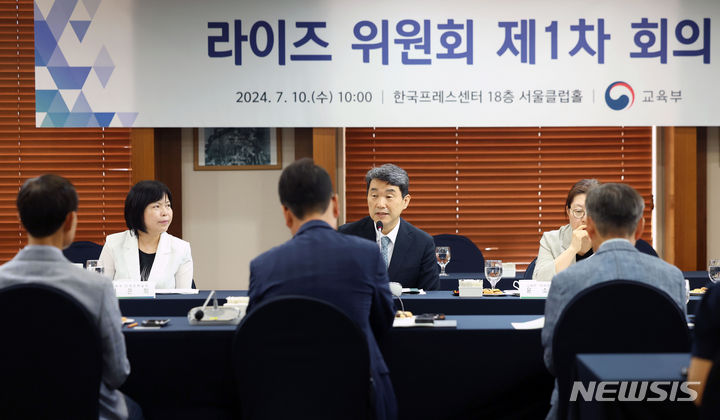 [서울=뉴시스] 이주호 사회부총리 겸 교육부 장관이 지난해 7월 10일 오전 서울 중구 프레스센터에서 열린 지역혁신중심 대학지원체계(RISE) 위원회 제1차 회의에서 인사말을 하는 모습. (사진=뉴시스 DB) 2024.07.10. photo@newsis.com